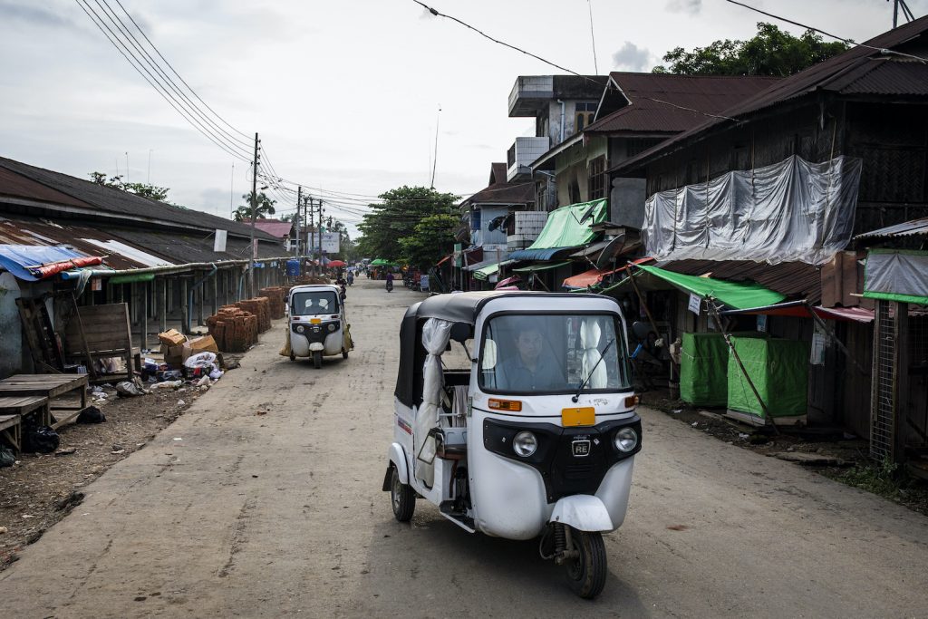 Three-wheeled motorbikes idle on Mrauk-U's usually busy main street on August 21, 2020. A surge in new COVID-19 cases has emptied the streets of the northern Rakhine State city. (Hkun Lat I Frontier)
