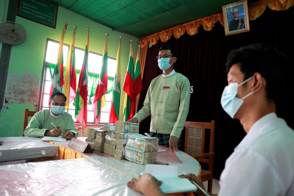 The Dawbon Township General Administration Department prepares to hand over cash to ward administrators on July 24 for distribution to needy families. (Nyein Su Wai Kyaw Soe | Frontier)