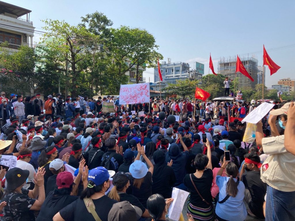 Demonstrators gather on Thitsar Road in South Okkalapa Township this morning. (Frontier)